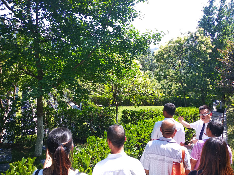 西安壽陽山墓園赴長松寺學習考察園區(qū)管理建設(shè)